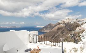 Doukas Caldera Suites